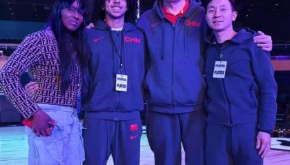 朱正身高1米8摸高3米38! 妈妈牙买加人爸爸中国人