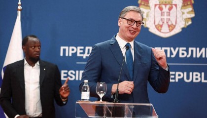 从16亿到零,塞尔维亚全面暂停军火出口,只因被俄指背刺?武契奇陷入两难选择!