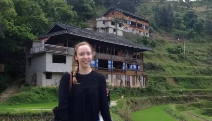 “反华妖女”破防:金主不给钱了!