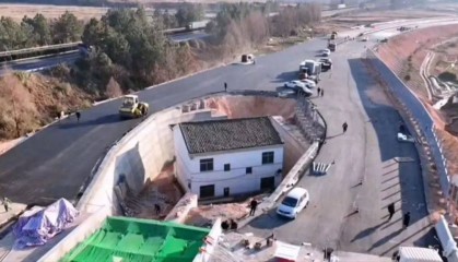 江西“最强钉子户”所在公路即将通车！屋主发声：后悔没答应拆迁