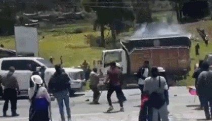 厄瓜多尔总统专车遇袭受损 警方已逮捕5人