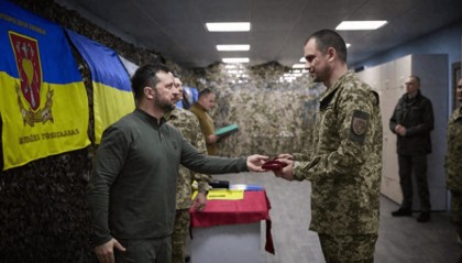 泽连斯基前线督战有成效,乌军打回卢甘斯克,俄军卷土重来,基辅遭大规模无人机袭击!