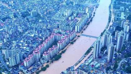 广东怀集突发洪水超百年一遇,当地人讲述:水在慢慢退,长这么大第一次见这么大水