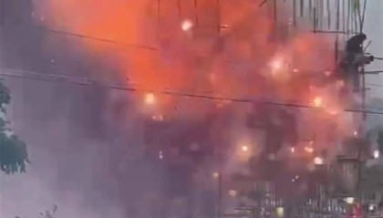 广东一地筑高台“烧炮”出意外,多人被炸伤从高空跌落