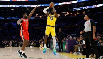 伟大继续！詹姆斯成为NBA历史上首位五万分先生：我很幸运