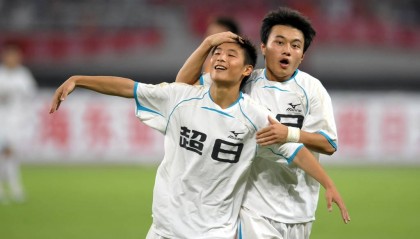 武磊发文祝福曹赟定:你是我见过天赋最好 人球结合最好的球员