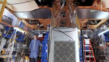 刚下水的四川舰是两栖攻击舰,还是轻航母?076算是开了挂