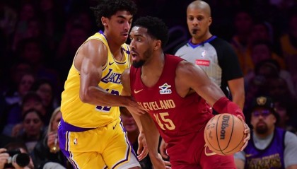 詹姆斯23+7米切尔26分 骑士擒湖人豪取8连胜