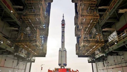 21年相伴,航天工匠与800吨“伙伴”的神舟之约