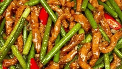 烹饪小技巧:如何炒出鲜嫩多汁的蒜苔炒肉