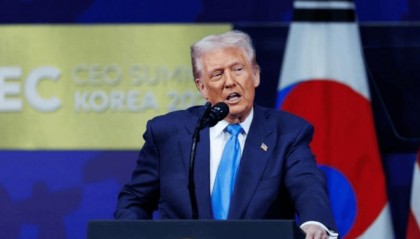 特朗普承认中美平起平坐,当面称中方不好对付,中方只说了12个字