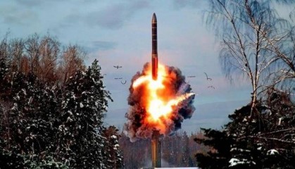 普京开始“斩首”,5枚高超弹直轰基辅,向西方发出决斗书