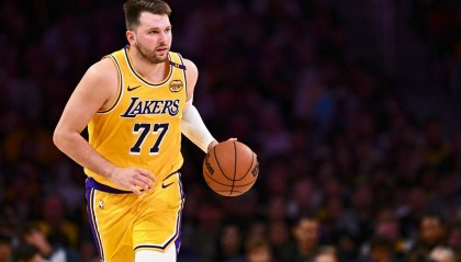 Shams:爆料东契奇交易时手抖得厉害 手机消息炸了