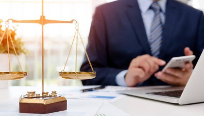 迫使评委交出评分账号密码给围标公司打高分,一招标公司员工获刑8个月