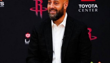 火箭或考虑向下交易，三球员转保障或成谈判筹码，乌度卡提倡中锋开发远投