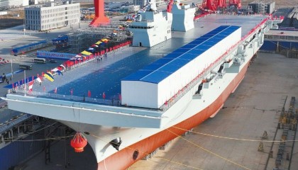 世界顶级航母即将交付！比山东舰还强两倍，迅速轰动全球舆论