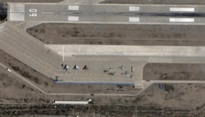 歼20携无人作战群亮剑,美媒赞叹世界首创,印媒:就是针对印度!