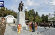 金正恩参谒中国人民志愿军烈士陵园,向毛岸英之墓献花