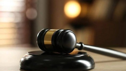 硕士男打造精英人设,5年骗取情人1100万,宁坐12年的牢全转给老婆