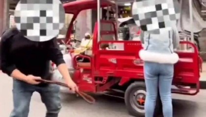 四川巴中三名网红街头拍摄低俗视频,被行政处罚