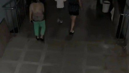 7岁女孩中秋节到同学家玩,2天无人来接,警察上门发现,其单亲父亲已在家中离世……