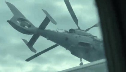 极限三米!黄岩岛中菲空中对峙!武直9强势碾压,菲记者吓得尖叫