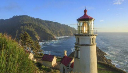 还有比缩量更重要的，崩盘都是因为它