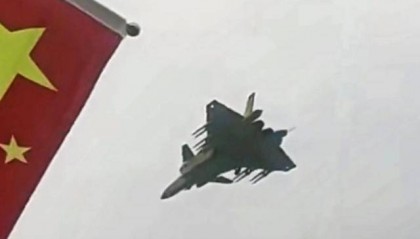 歼-20开启“野兽模式”,外挂8枚导弹,摇身一变成“武库机”?