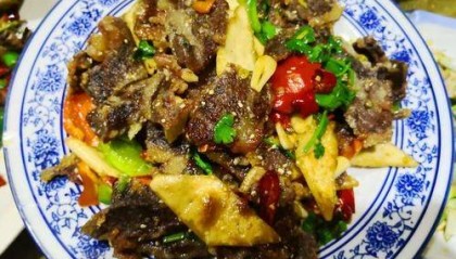 经典再现,如何制作地道牛肉炒饼?