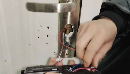 这室友靠谱！长沙一学生花80元为宿舍自制指纹锁：从小喜欢捣鼓，做出来感觉特别爽