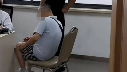 网友称在上海同济医院就诊,遇保安带患者强行插队!皮肤科:已关注到相关视频,将了解情况