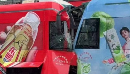 大连两辆202路有轨电车相撞 工作人员:已恢复通车