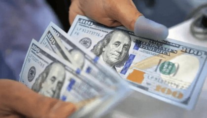 这下美国走投无路了!中国连抛443亿美债,“最大输家”现身