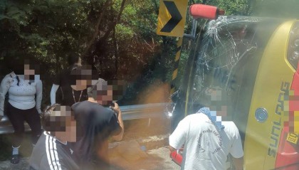 辽宁抚顺一漂流景区内大客车侧翻 当地警方:4名乘客死亡 排除司机酒驾毒驾